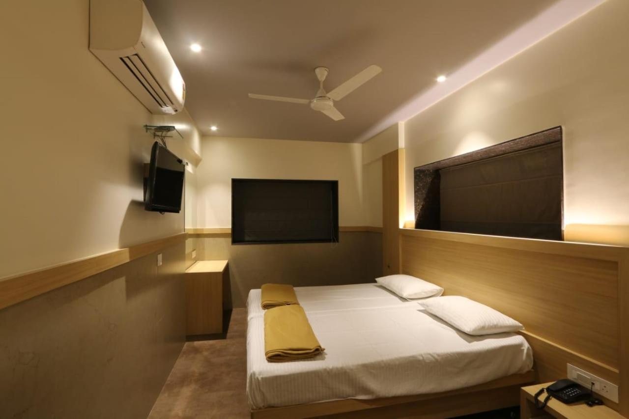 Avenue 10 Boutique Hotel Poona Buitenkant foto